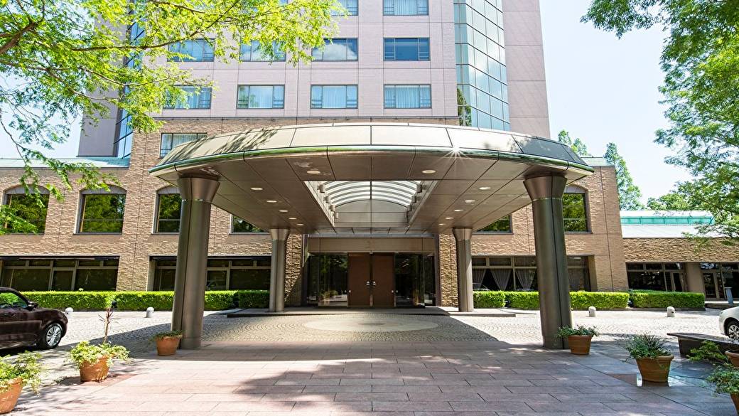 ホテルトリニティ書斎　入り口 / 3