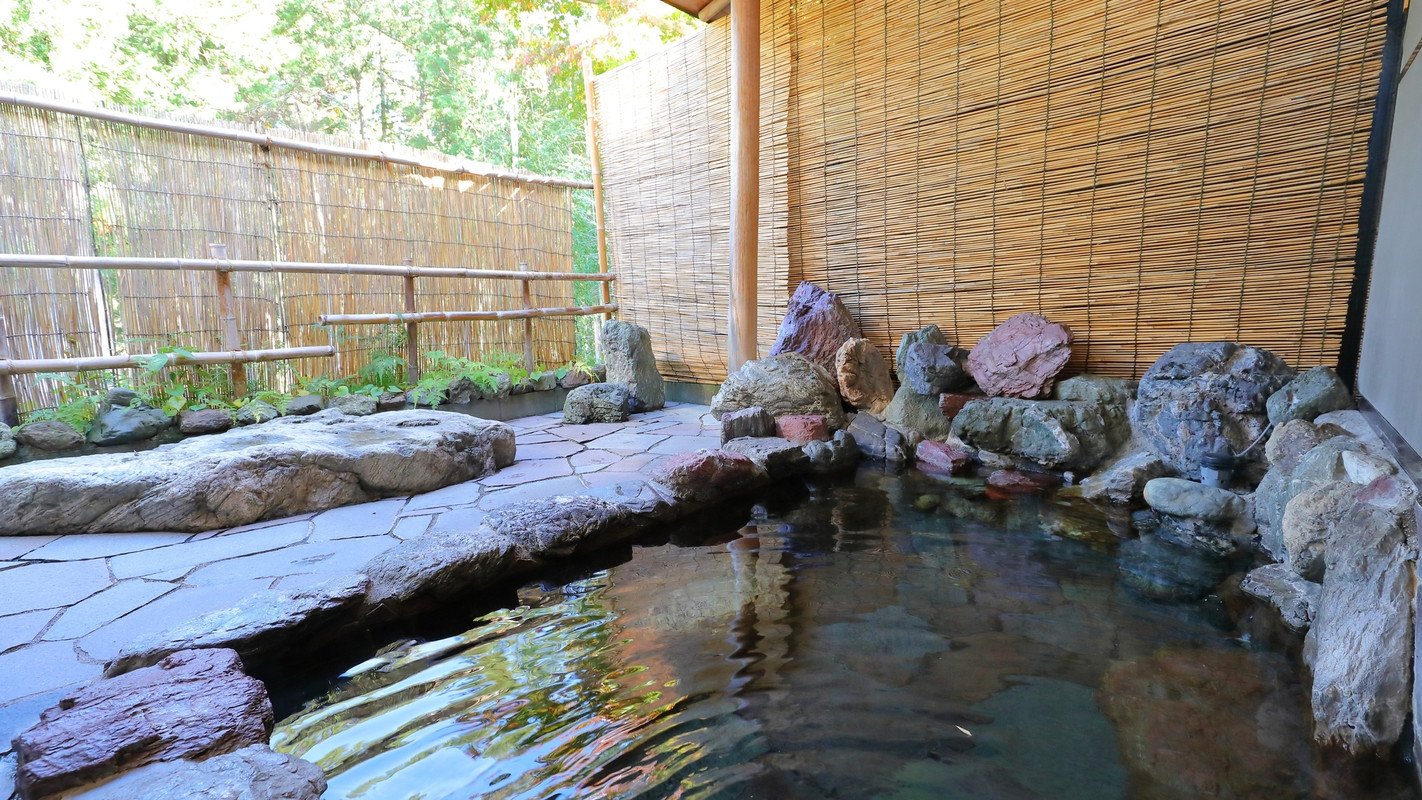 竹影の湯の露天風呂