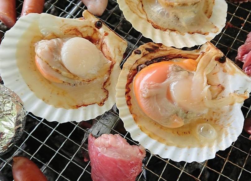 ログハウスのテラスで
アウトドアな夕食を / 3