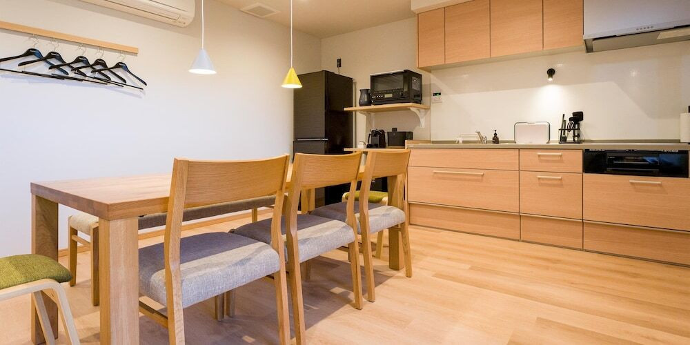 客室内のダイニングエリア