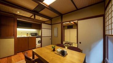 客室内のダイニングエリア / 16