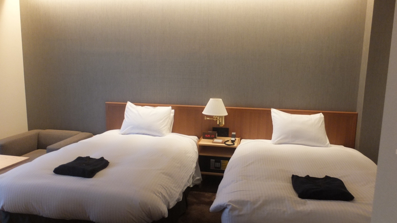 ベッドも著名な企業のものらしい