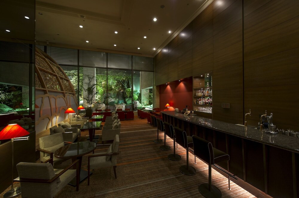 ザ・ラウンジ(夜)