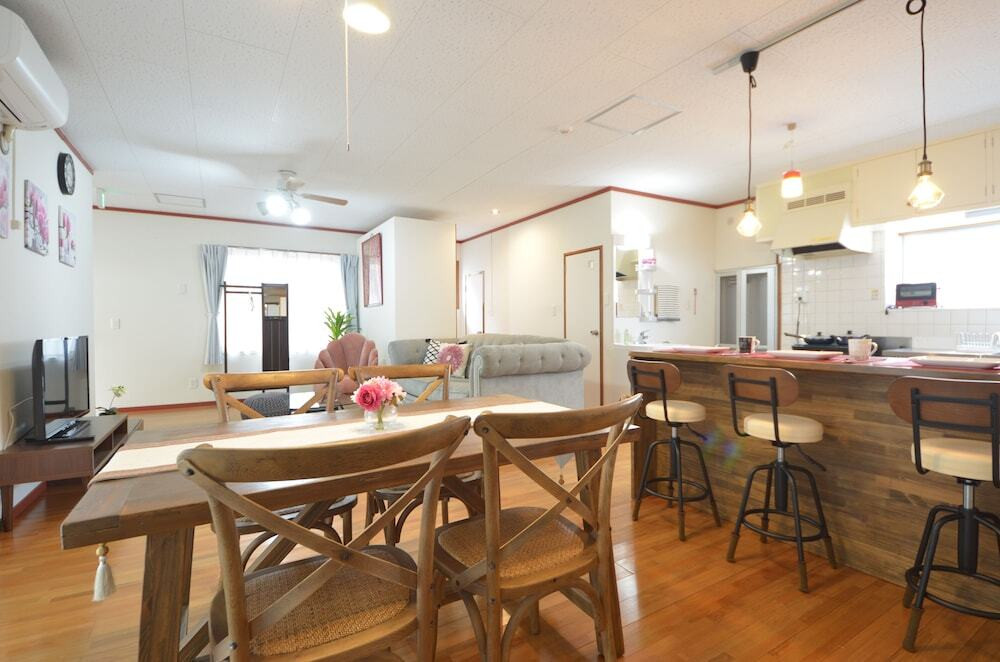 客室内のダイニングエリア