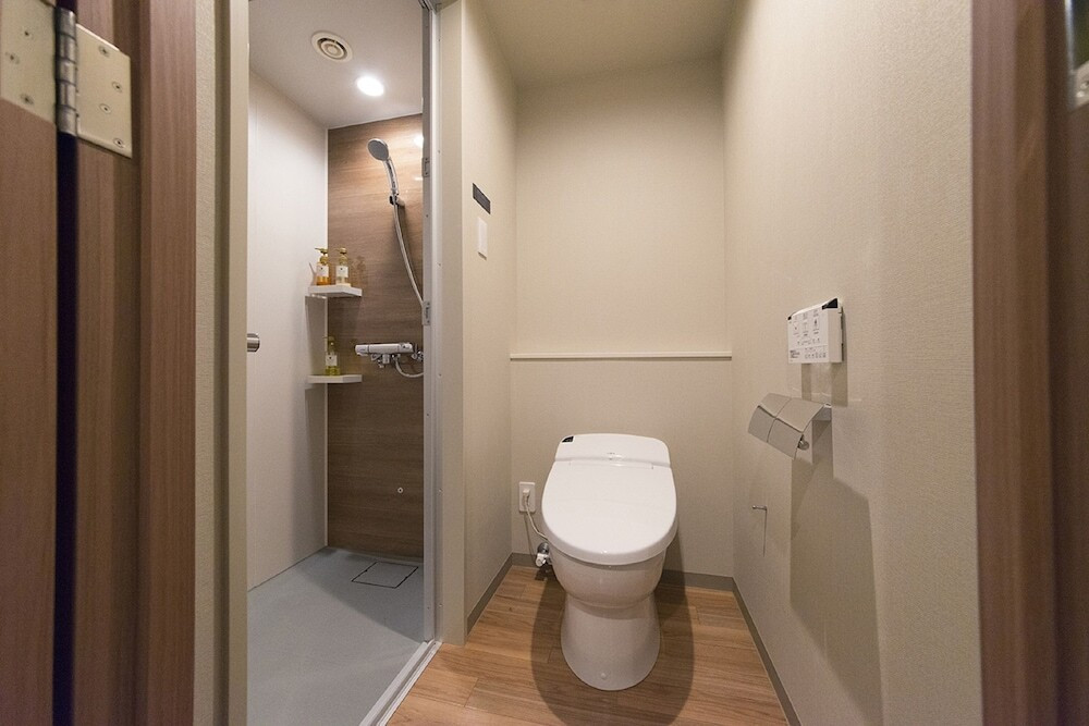 バスルームのシャワー