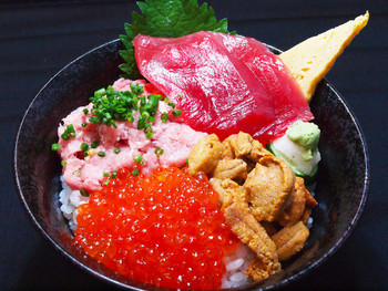 「海鮮丼 大江戸 築地市場内店」料理 1106490 C丼（イクラ・ウニ・マグロ・ネギトロ）