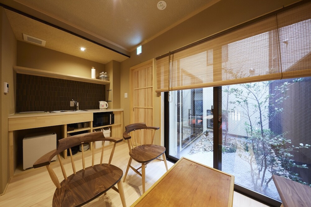 客室内のダイニングエリア