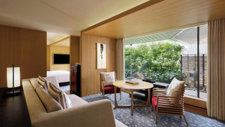 スイート キングベッド 1 台 ガーデンビュー