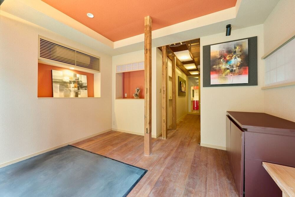 客室内のダイニングエリア