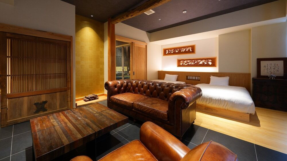 味のある古材が魅力！モノトーンのシックな和ホテル3421753