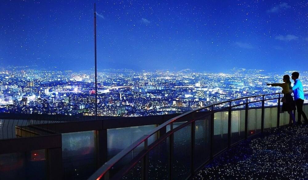 大阪摩天楼を見て
夜景に心奪われる / 1