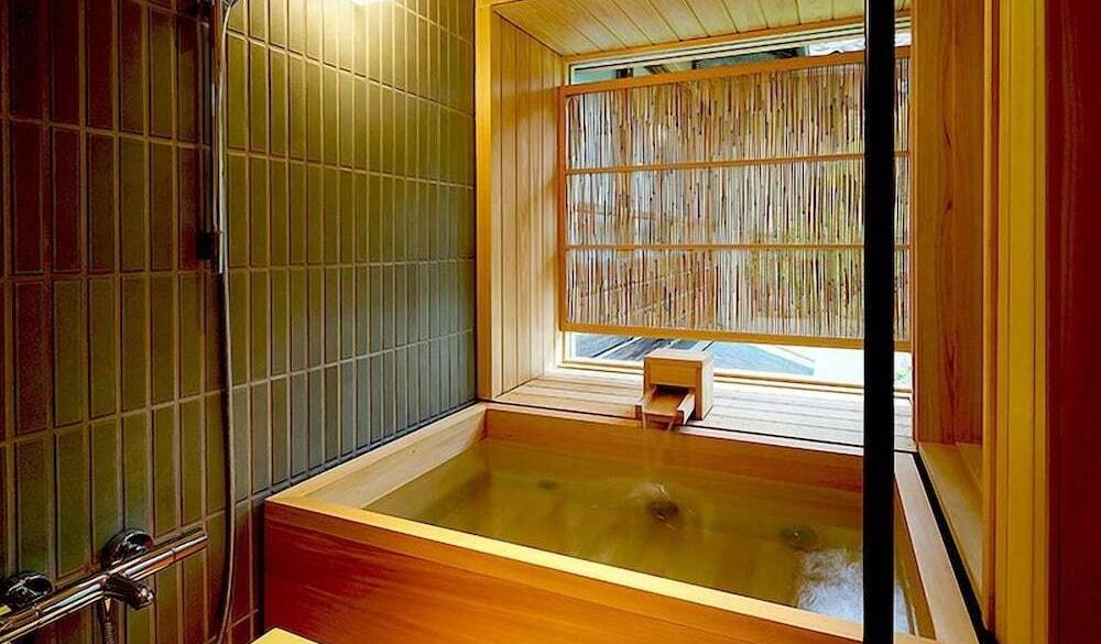 松の間 半露天風呂 / 3