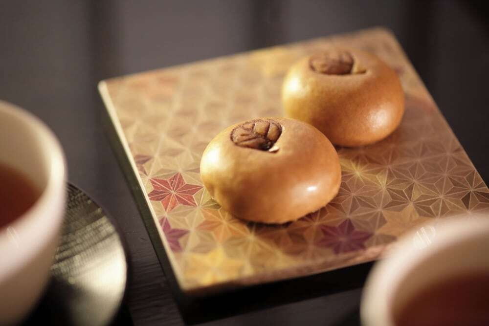 土産処に人気の温泉饅頭