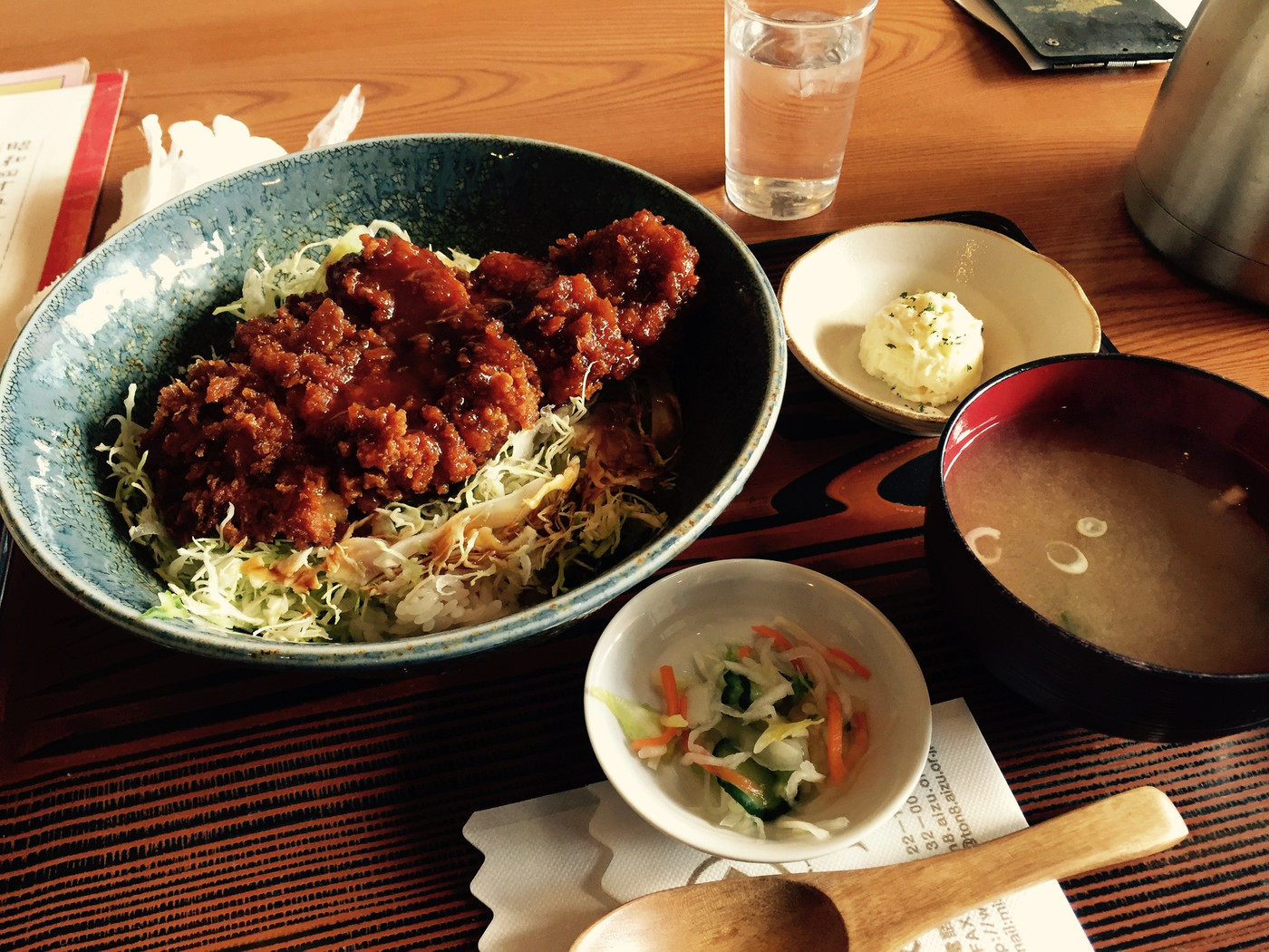 一見多そうでもぺろっと食べられます「とん八」602224