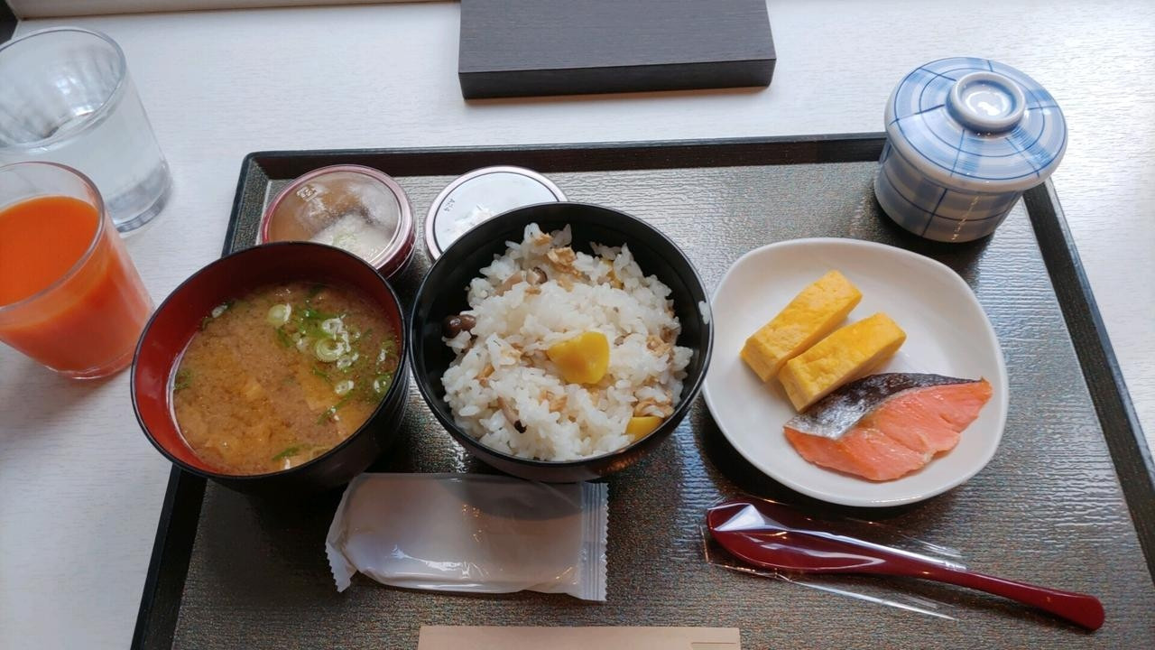 安定の美味しさの朝食バイキング。