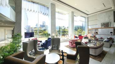 ロビーラウンジ / 3