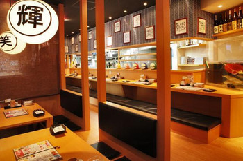 「おおくら屋」内観 1047891 店内はカウンターまで全席掘りごたつ。
