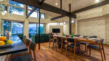 客室内のダイニングエリア / 5