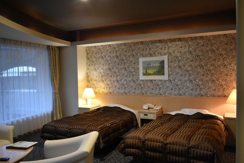 テーブル、椅子、ソファーセット、以外にもあり広い