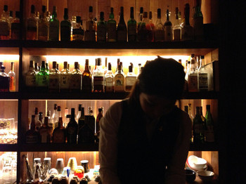 「NAGUY BAR」内観 1011933 バーな感じなのにフレンドリーな対応