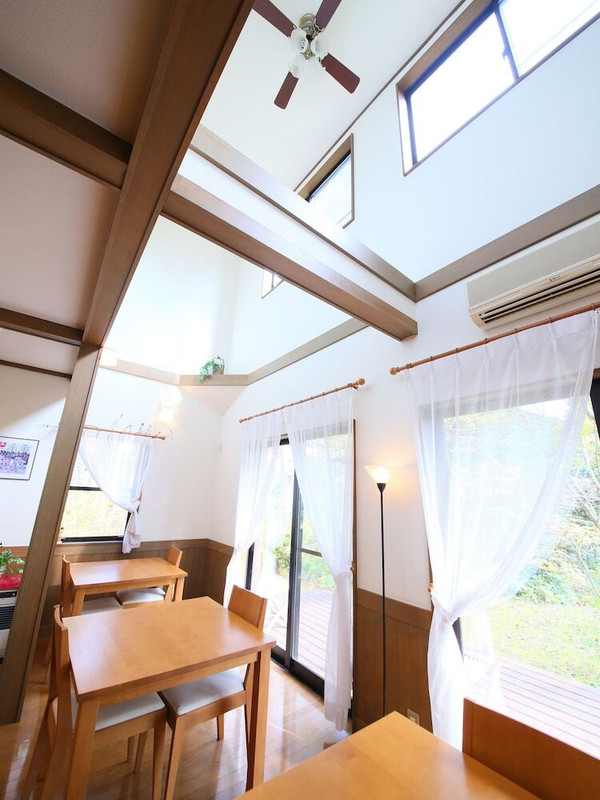 客室内のダイニングエリア