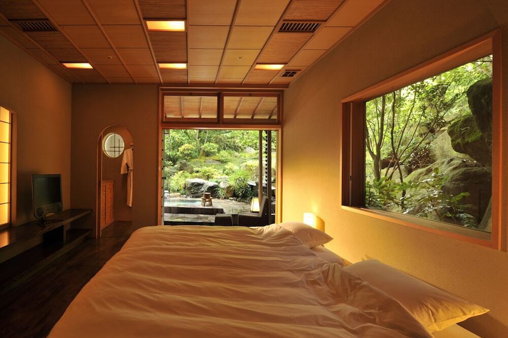 ジャグジー付きの温水プールあり！ 和の魅力を堪能できる温泉旅館4231748