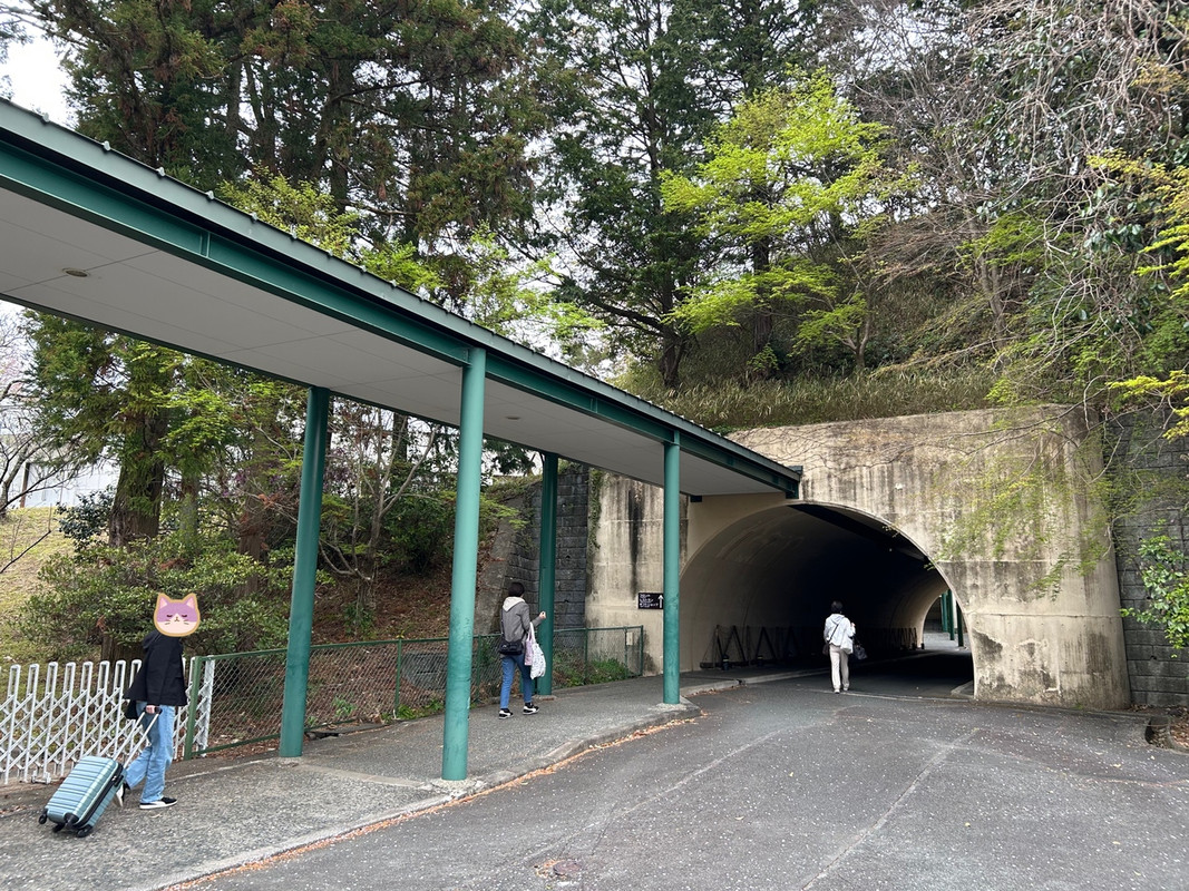 メイン棟とサウスウイングの間のトンネル