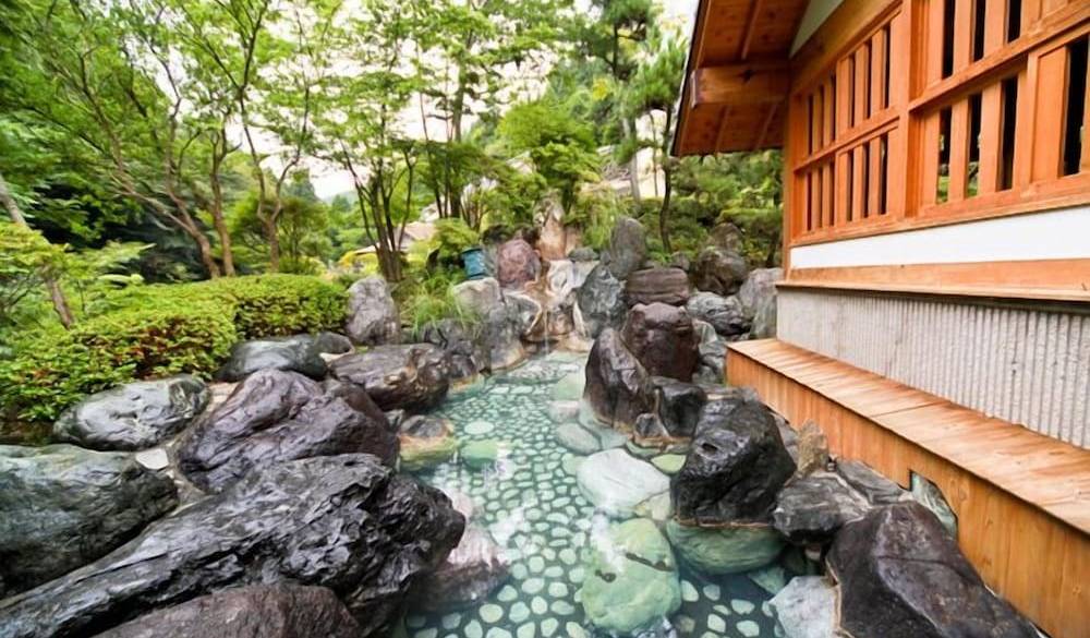 柔らかい湯に包まれる
7つの湯船を堪能！ / 3