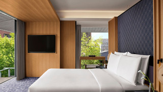 スイート キングベッド 1 台 リバービュー (Corner)