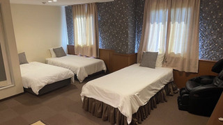 ファミリー トリプルルーム シングルベッド 3 台 禁煙