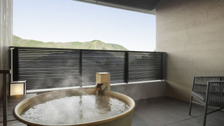 綾館 温泉露天風呂付プレミアルーム テラス付(大人2-4名用) 禁煙