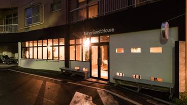 施設の正面 (日没後) / 3