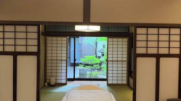 客室 / 28