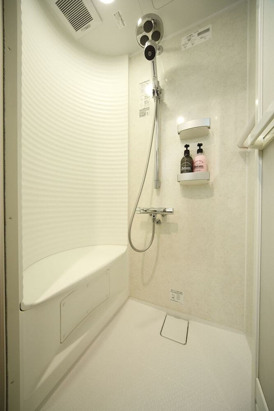 バスルームのシャワー