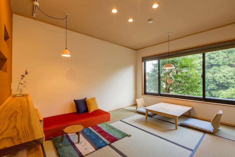 絵本も並ぶライブラリーで家族みんなリラックス4238577