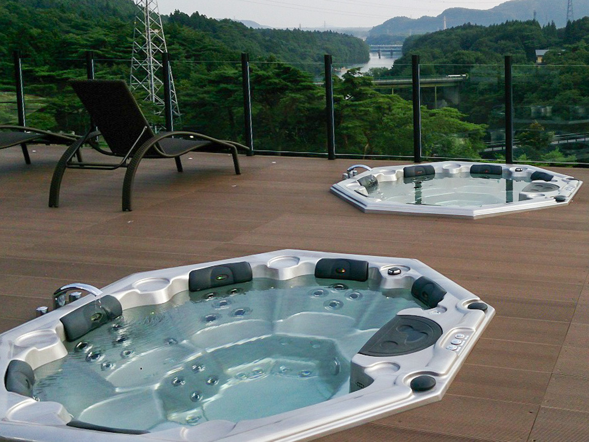 鬼怒川を見下ろせる屋上プール3683387