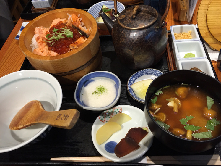 「おひつ膳 田んぼ 代々木本店」料理 583907 鮭いくらせいろ膳