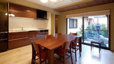 客室内のダイニングエリア / 23