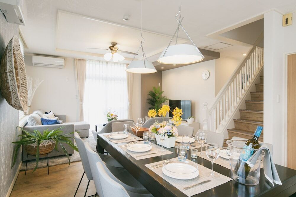 客室内のダイニングエリア