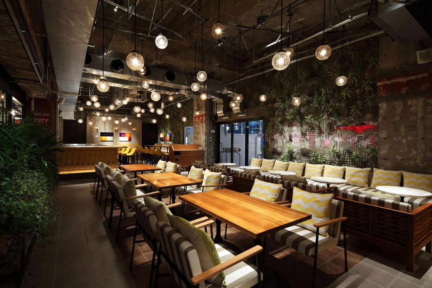 「eplus LIVING ROOM CAFE＆DINING」内観 20908 
