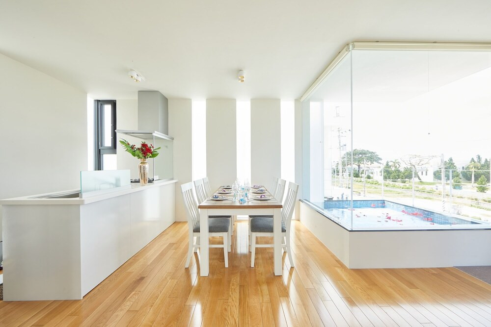 客室内のダイニングエリア