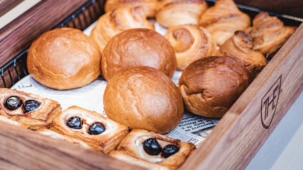 ラウンジで
色とりどりの朝食を♪ / 4