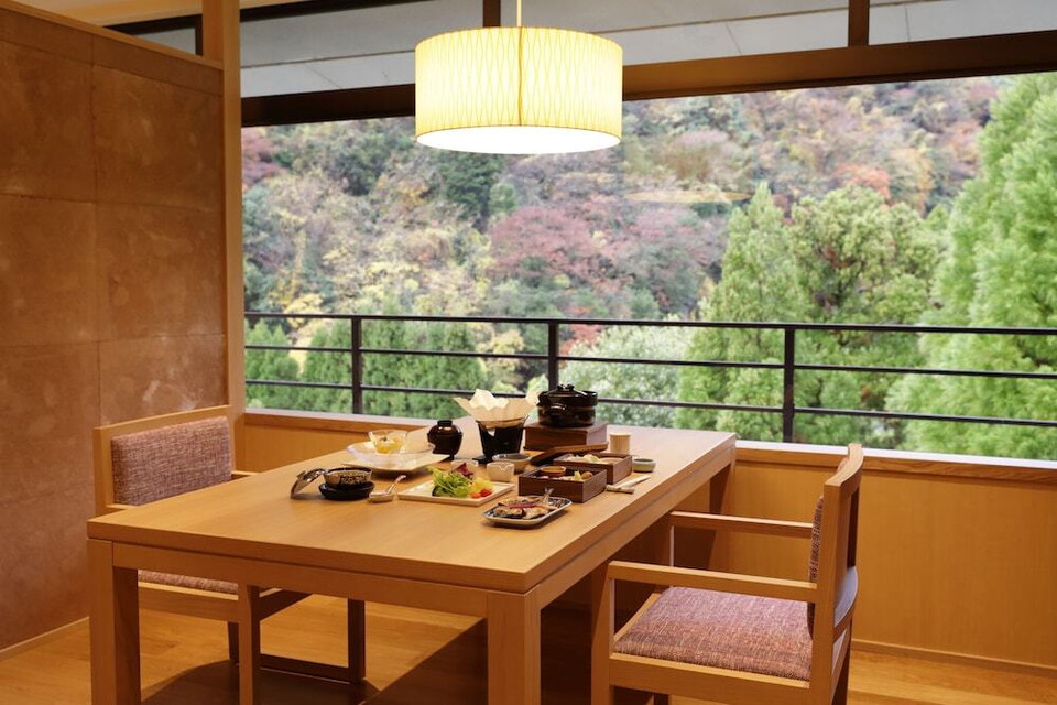 個室の食事処「望山」