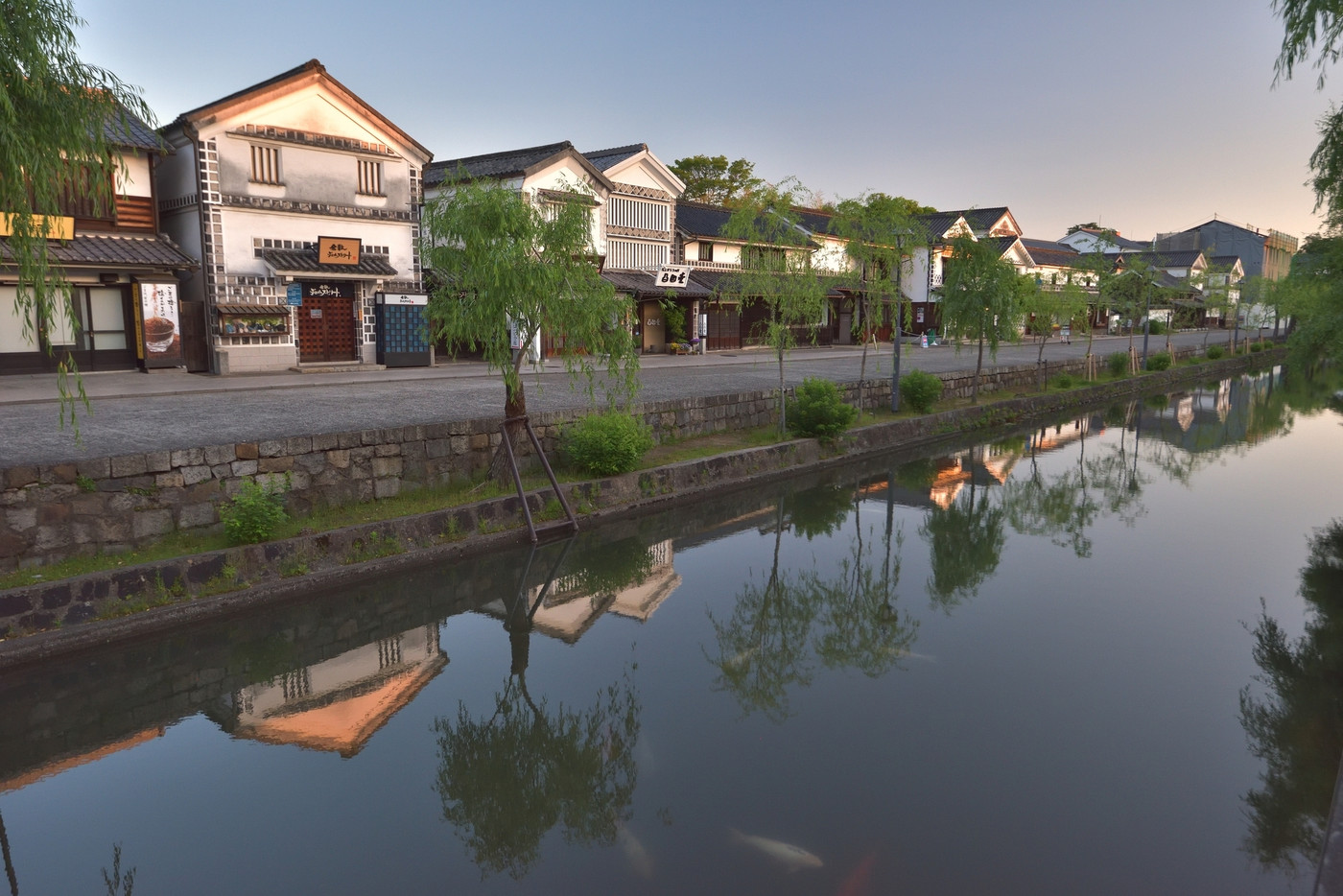 早朝の倉敷美観地区