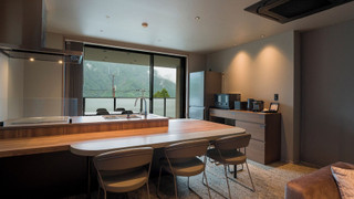 [D] 2クイーンベッド + 小上り / ペット不可 6名定員 禁煙