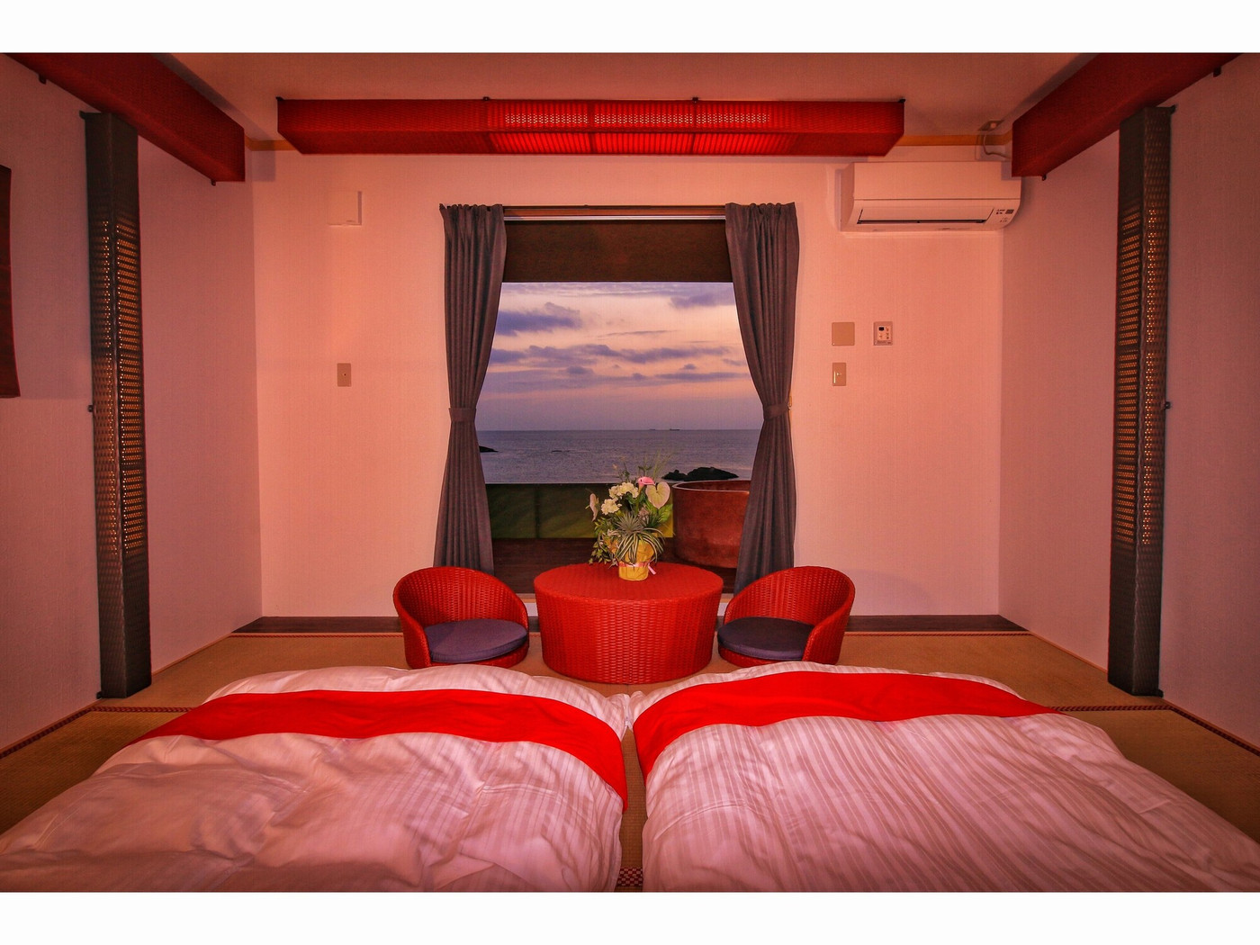 電動開閉式の露天風呂で、昼間は海の、夜は星の絶景を！4374107