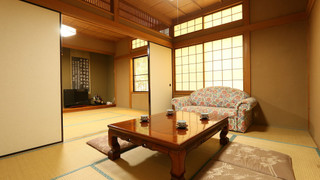 和室 4人部屋 共用バスルーム