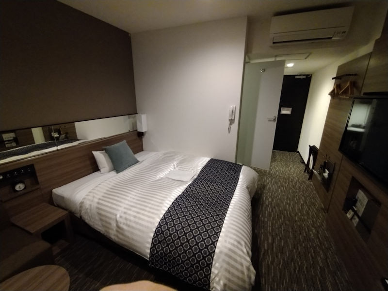 未だオープンしたてのようにキレイですが、なにか臭う。