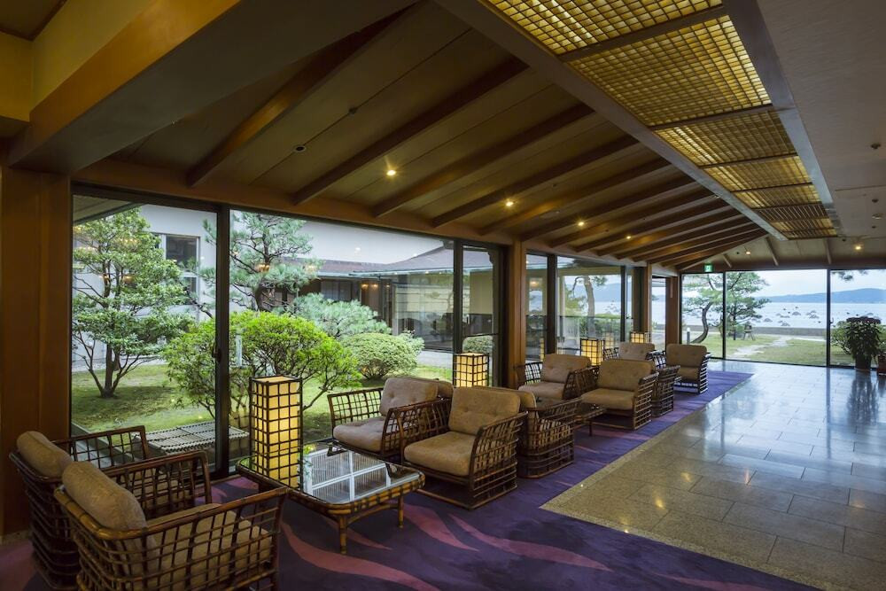 ロビーラウンジ