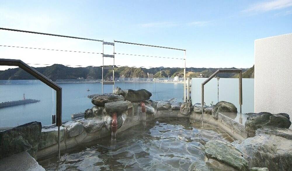 まるで海に浮かぶよう…
「天空庭園風呂」を堪能 / 4
